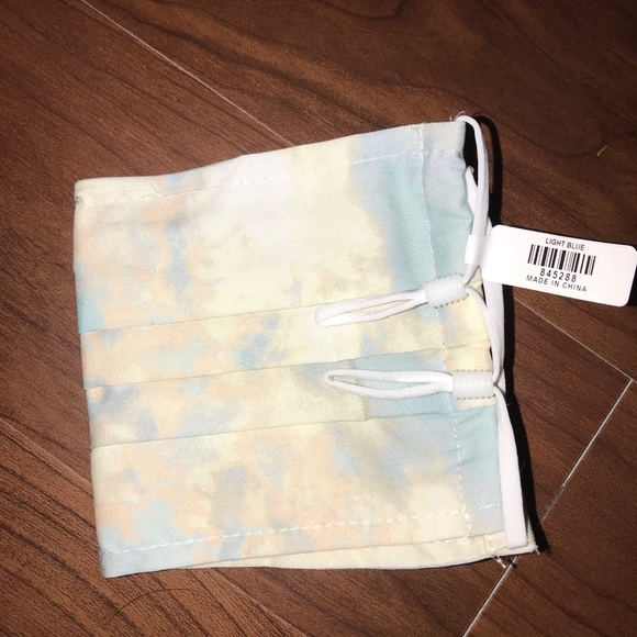 ❗️SOLD❗️2/$16 Francesca’s Face Mask Bundle - Picture 6 of 7